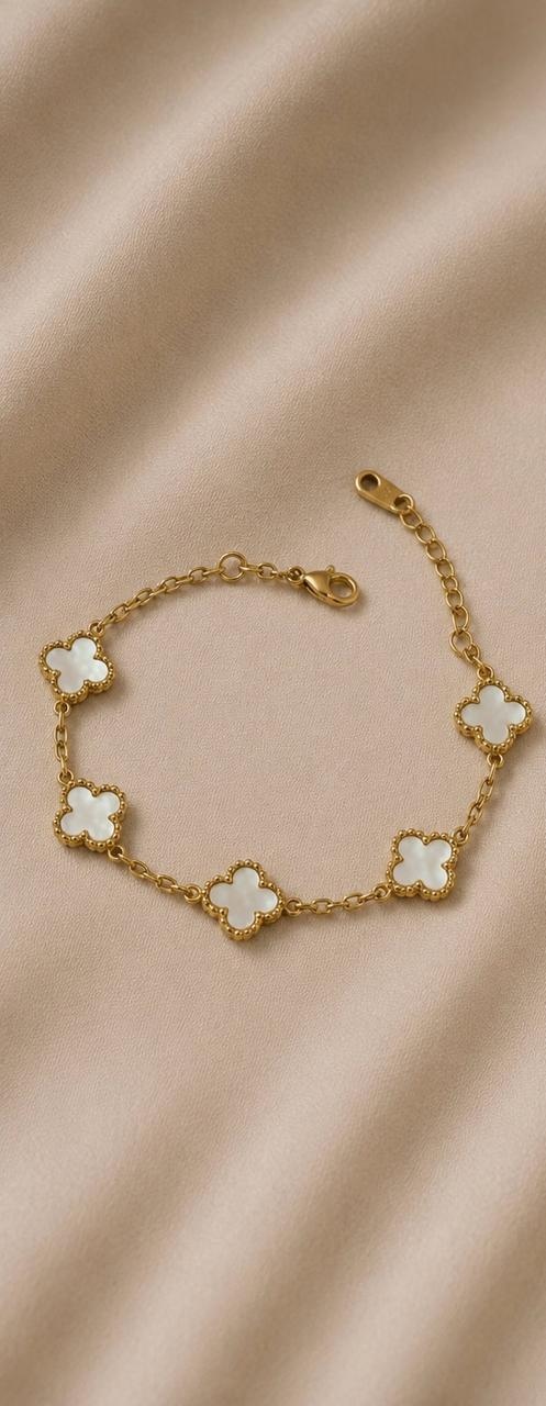 Pulsera Trébol Blanco, fotografía 1